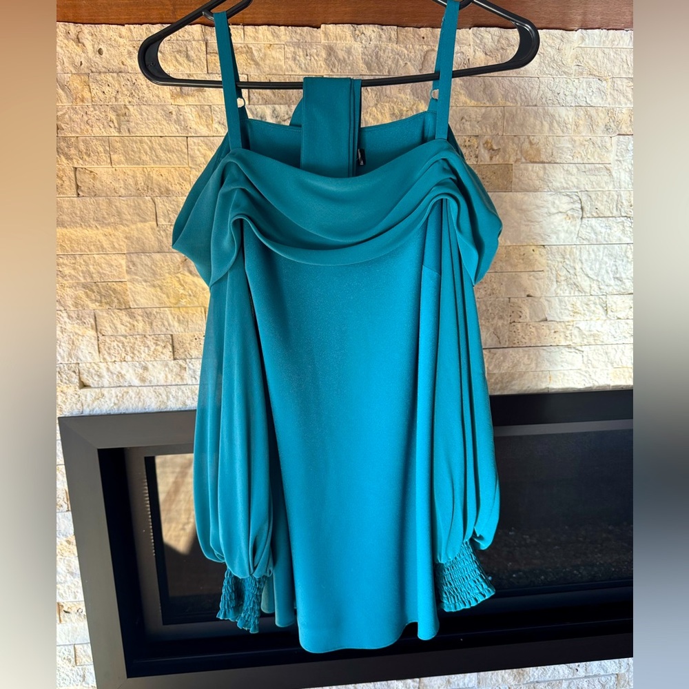 Beautiful off the shoulder top, with a belt to tie around your waist.